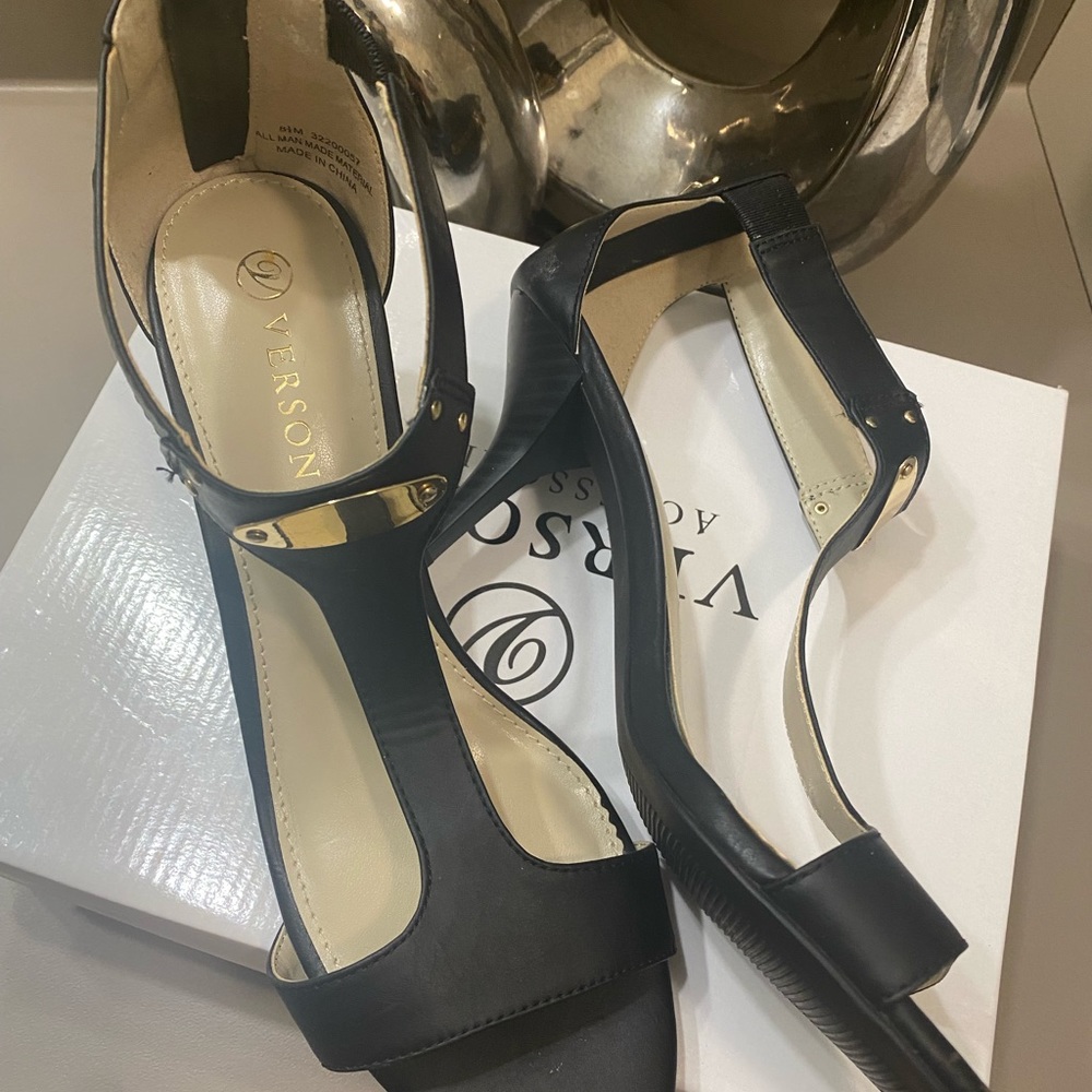 Black Ankle Strap Heel with Gold Plate - Picture 3 of 4